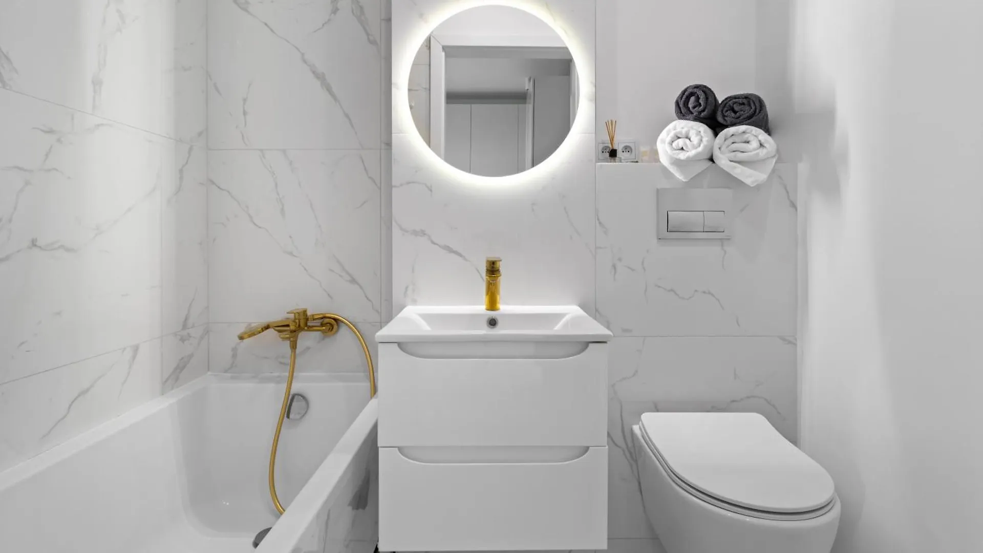 Studio Muranow II By Esteum Host Apartment Warsaw