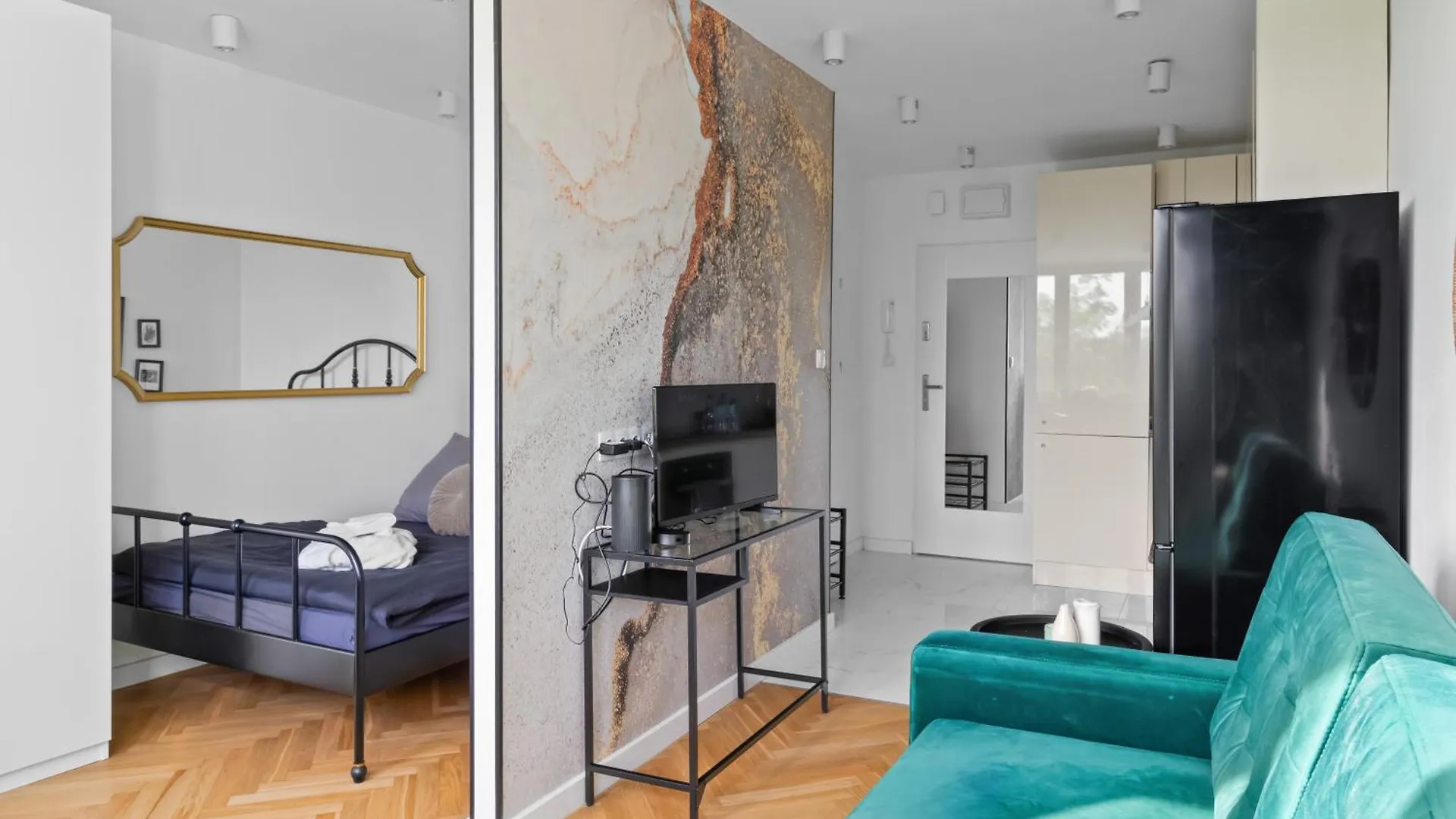 Studio Muranow II By Esteum Host Apartment Warsaw Poland